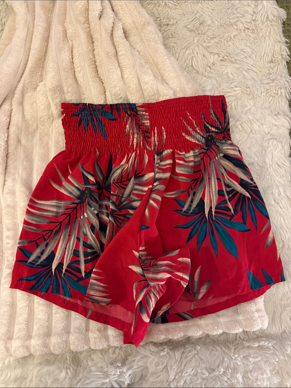 Red Tropical Print Women’s Elastic Waist Shorts